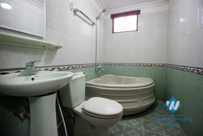 A cosy and good priced house with 4 bedrooms for rent in Tay Ho district